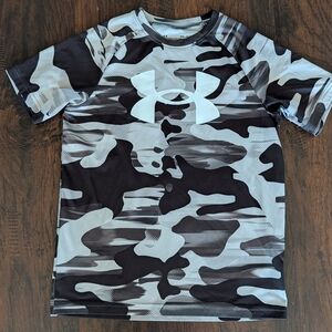 Under Armour Kids Black and Gray Camouflage Tee- Size L